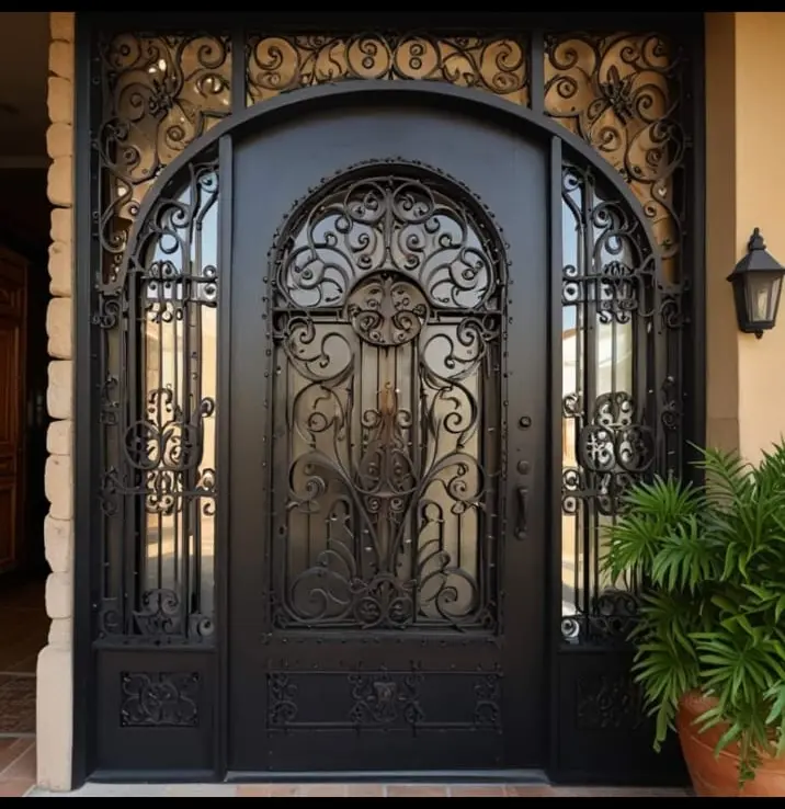 Puerta ornamental de herrería
